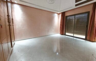 Villa 4 chambres jardin piscine en location