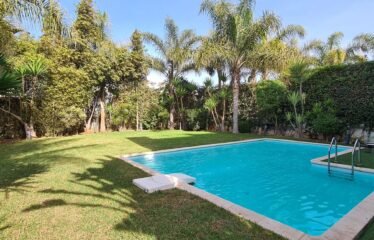 EXCEPTIONNELLE VILLA D’ARCHITECTE SUR 682 M² AVEC PISCINE & ROOF TOP AMÉNAGÉ