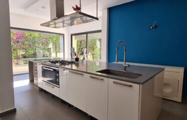 EXCEPTIONNELLE VILLA D’ARCHITECTE SUR 682 M² AVEC PISCINE & ROOF TOP AMÉNAGÉ