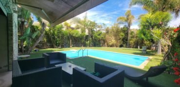 EXCEPTIONNELLE VILLA D’ARCHITECTE SUR 682 M² AVEC PISCINE & ROOF TOP AMÉNAGÉ