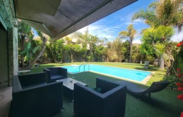 EXCEPTIONNELLE VILLA D’ARCHITECTE SUR 682 M² AVEC PISCINE & ROOF TOP AMÉNAGÉ