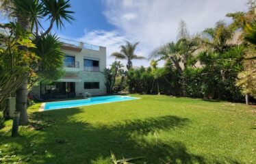 EXCEPTIONNELLE VILLA D’ARCHITECTE SUR 682 M² AVEC PISCINE & ROOF TOP AMÉNAGÉ