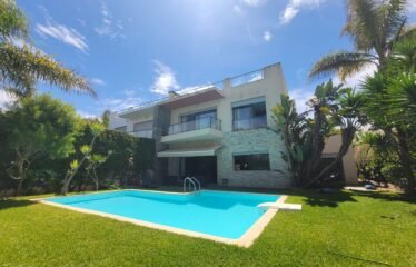 EXCEPTIONNELLE VILLA D’ARCHITECTE SUR 682 M² AVEC PISCINE & ROOF TOP AMÉNAGÉ