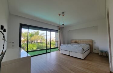 EXCEPTIONNELLE VILLA D’ARCHITECTE SUR 682 M² AVEC PISCINE & ROOF TOP AMÉNAGÉ