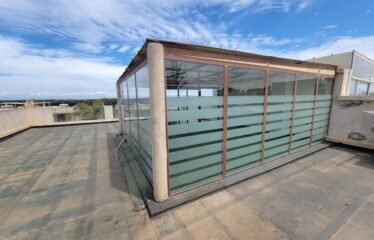 EXCEPTIONNELLE VILLA D’ARCHITECTE SUR 682 M² AVEC PISCINE & ROOF TOP AMÉNAGÉ