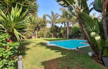 EXCEPTIONNELLE VILLA D’ARCHITECTE SUR 682 M² AVEC PISCINE & ROOF TOP AMÉNAGÉ